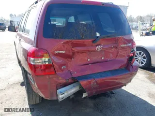 2006 Toyota Highlander w/3rd Row with VIN JTEDP21A360107404, listed as a IAAI auction lot 41828566 with 177,935 mi miles. Bid and sale history available at carsss.com. Image 12.