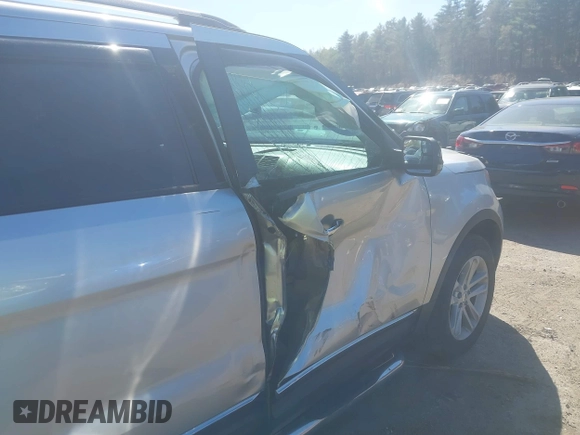 2011 Ford Explorer XLT with VIN 1FMHK8D84BGA89377, listed as a IAAI auction lot 42124816 with 234,269 mi miles and . Bid and sale history available at carsss.com. Image 6.