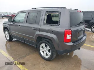 2016 Jeep Patriot Latitude z VIN 1C4NJPFB7GD682060, wystawiony jako IAAI lot #41898444 z przebiegiem 67 717 mil mil oraz . Historia ofert i sprzedaży dostępna na DreamBid. Obrazek 3.