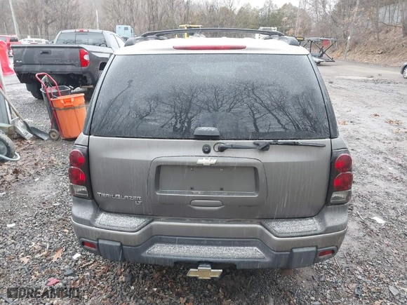 2005 Chevrolet TrailBlazer LS with VIN 1GNDT13S952303910, listed as a IAAI auction lot 41727025 with NaN miles. Bid and sale history available at carsss.com. Image 17.