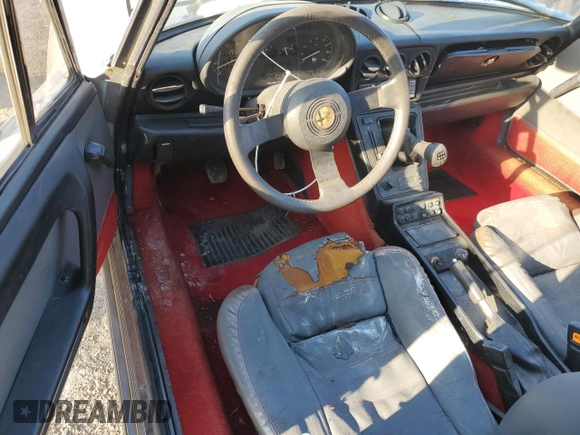 1986 Alfa Romeo Spider Veloce z VIN ZARBA5419G1040612, wystawiony jako Copart lot #42347965 z przebiegiem 84 485 mil mil oraz Czysty tytuł • Clean title. Historia ofert i sprzedaży dostępna na DreamBid. Obrazek 8.