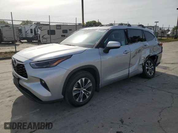 2022 Toyota Highlander XLE z VIN 5TDHZRBH9NS587335, wystawiony jako Copart lot #53280485 z przebiegiem 19 605 mil mil oraz Szkoda całkowita • Salvage title. Historia ofert i sprzedaży dostępna na DreamBid. Obrazek 1.