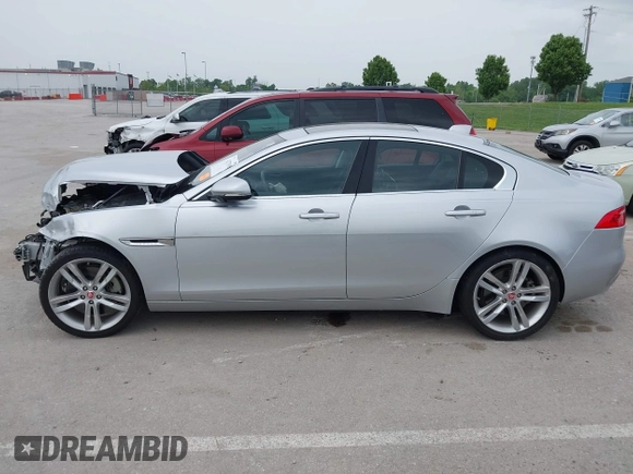 2017 Jaguar XE 35t Prestige z VIN SAJAK4BV2HA963732, wystawiony jako IAAI lot #42275319 z przebiegiem 32 600 mil mil oraz . Historia ofert i sprzedaży dostępna na DreamBid. Obrazek 13.