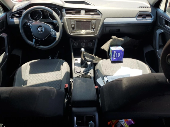 2018 Volkswagen Tiguan S z VIN 3VV0B7AX5JM209488, wystawiony jako Copart lot #61195035 z przebiegiem Nie podano mil oraz Szkoda całkowita • Salvage title. Historia ofert i sprzedaży dostępna na DreamBid. Obrazek 8.