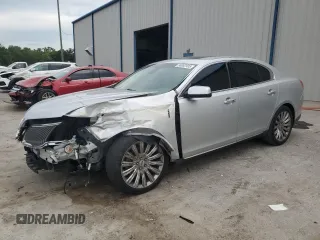 2013 Lincoln MKS z VIN 1LNHL9DK9DG613379, wystawiony jako Copart lot #58952935 z przebiegiem 55 201 mil mil oraz Szkoda całkowita • Salvage title. Historia ofert i sprzedaży dostępna na DreamBid. Obrazek 1.
