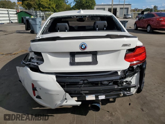 2018 BMW M2 z VIN WBS1J5C59J7B70349, wystawiony jako Copart lot #85573834 z przebiegiem 47 128 mil mil oraz Szkoda całkowita • Salvage title. Historia ofert i sprzedaży dostępna na DreamBid. Obrazek 6.