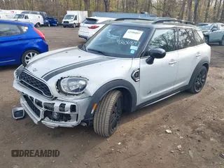 2020 MINI Countryman Cooper S z VIN WMZYX1C00L3L55740, wystawiony jako IAAI lot #42106897 z przebiegiem 92 609 mil mil oraz . Historia ofert i sprzedaży dostępna na DreamBid. Obrazek 2.