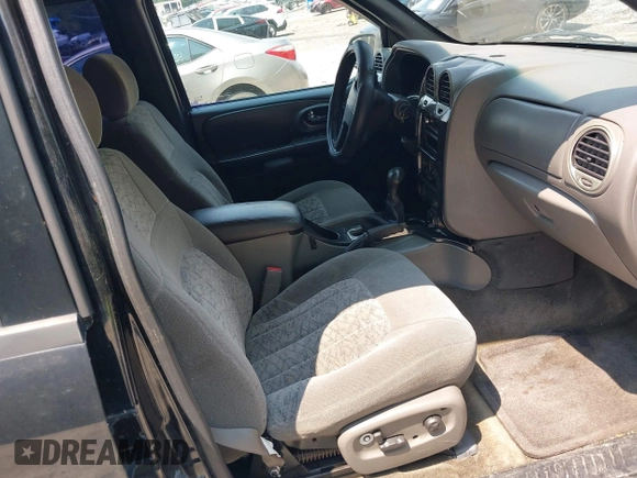 2002 GMC Envoy SLT z VIN 1GKDS13S122349095, wystawiony jako IAAI lot #42402767 z przebiegiem 211 071 mil mil oraz . Historia ofert i sprzedaży dostępna na DreamBid. Obrazek 5.