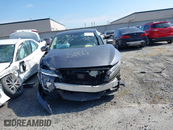 2018 Honda Clarity Plug-In Hybrid with VIN JHMZC5F19JC021696, listed as a IAAI auction lot 41920191 with 1 mi miles. Bid and sale history available at carsss.com. Image 13.