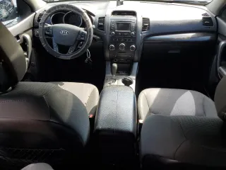 2013 Kia Sorento LX с VIN 5XYKT4A20DG327795, выставлен на аукционе Copart как лот 56863935 с пробегом Не указан миль и Списание • Salvage title. История ставок и продаж доступна на DreamBid. Изображение 8.