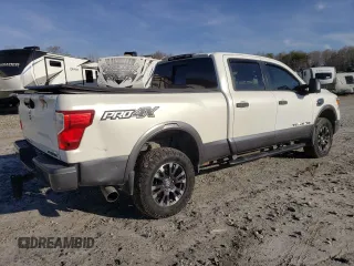 2017 Nissan Titan Pro-4X z VIN 1N6BA1F42HN571085, wystawiony jako Copart lot #49859795 z przebiegiem 163 835 mil mil oraz Tytuł czysty. Historia ofert i sprzedaży dostępna na DreamBid. Obrazek 3.