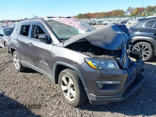 2021 Jeep Compass Latitude z VIN 3C4NJDBB8MT537958, wystawiony jako IAAI lot #40705924 z przebiegiem 73 319 mil mil oraz . Historia ofert i sprzedaży dostępna na DreamBid. Obrazek 1.