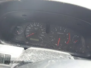 2001 Nissan Frontier SE Desert Runner z VIN 1N6ED26T31C354339, wystawiony jako IAAI lot #42279697 z przebiegiem Nie podano mil oraz . Historia ofert i sprzedaży dostępna na DreamBid. Obrazek 7.