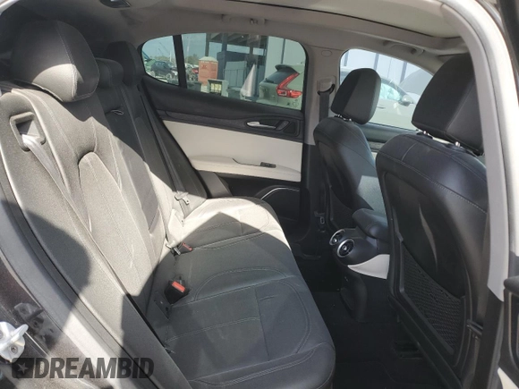 2019 Alfa Romeo Stelvio z VIN ZASPAJAN7K7C61221, wystawiony jako Copart lot #54795485 z przebiegiem 46 377 mil mil oraz Nie do naprawy. Historia ofert i sprzedaży dostępna na DreamBid. Obrazek 11.