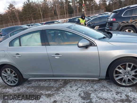 2012 Volvo S60 T6 z VIN YV1902FH3C2040401, wystawiony jako IAAI lot #41230447 z przebiegiem 119 443 mil mil oraz . Historia ofert i sprzedaży dostępna na DreamBid. Obrazek 13.