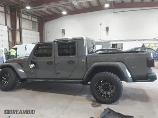 2020 Jeep Gladiator Rubicon with VIN 1C6JJTBG1LL214681, listed as a IAAI auction lot 41979666 with 23,811 mi miles. Bid and sale history available at carsss.com. Image 15.