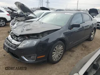 2010 Ford Fusion Hybrid z VIN 3FADP0L3XAR355929, wystawiony jako Copart lot #83745564 z przebiegiem 266 779 mil mil oraz Szkody całkowita. Historia ofert i sprzedaży dostępna na DreamBid. Obrazek 1.