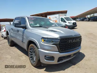 2025 Ram 1500 Limited z VIN 1C6SRFHP8SN635113, wystawiony jako IAAI lot #42472018 z przebiegiem 2 771 mil mil oraz . Historia ofert i sprzedaży dostępna na DreamBid. Obrazek 1.