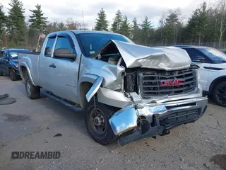2010 GMC Sierra 2500HD z VIN 1GT5KZBG7AZ186390, wystawiony jako IAAI lot #40799424 z przebiegiem 164 469 mil mil oraz . Historia ofert i sprzedaży dostępna na DreamBid. Obrazek 1.