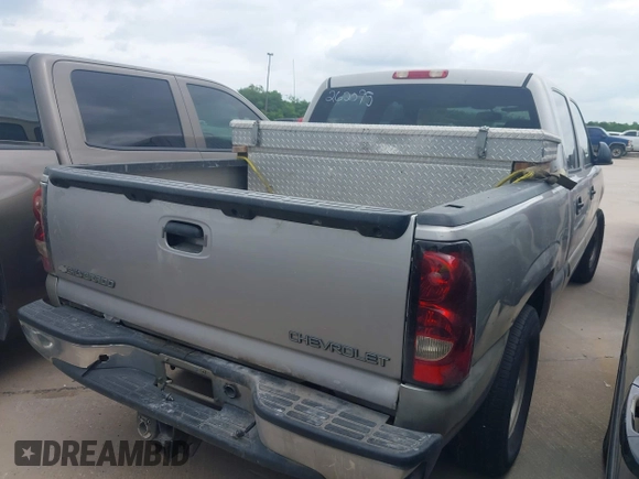 2005 Chevrolet Silverado 1500 LS with VIN 2GCEC13T151262095, listed as a IAAI auction lot 42032223 with 210,515 mi miles. Bid and sale history available at carsss.com. Image 4.