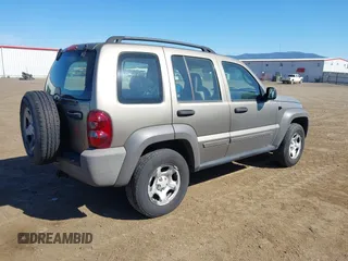 2007 Jeep Liberty Sport with VIN 1J8GL48K97W535993, listed as a IAAI auction lot 42200633 with 136,773 mi miles. Bid and sale history available at carsss.com. Image 4.