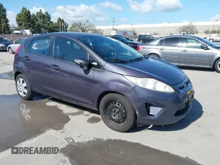 2013 Ford Fiesta SE with VIN 3FADP4EJ8DM221179, listed as a IAAI auction lot 41958070 with 197,454 mi miles. Bid and sale history available at carsss.com. Image 1.