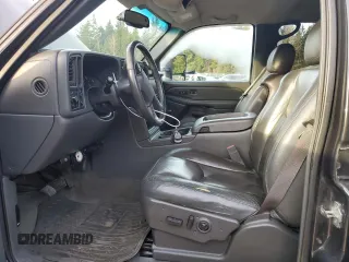 2005 Chevrolet Silverado 3500 LT with VIN 1GCJC33275F832997, listed as a Copart auction lot 84174064 with 205,523 mi miles and Salvage Title. Bid and sale history available at carsss.com. Image 7.