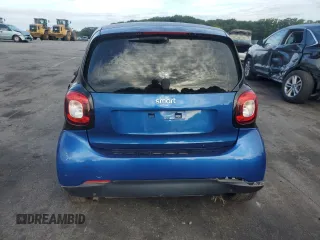 2016 Smart fortwo Passion z VIN WMEFJ5DA0GK076339, wystawiony jako Copart lot #68891564 z przebiegiem Nie podano mil oraz Szkoda całkowita • Salvage title. Historia ofert i sprzedaży dostępna na DreamBid. Obrazek 6.