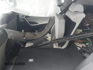 2022 Toyota RAV4 Hybrid XLE z VIN 4T3RWRFV7NU063922, wystawiony jako IAAI lot #42585891 z przebiegiem Nie podano mil oraz . Historia ofert i sprzedaży dostępna na DreamBid. Obrazek 12.