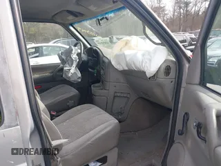2000 Chevrolet Astro z VIN 1GNDM19W1YB219270, wystawiony jako IAAI lot #42053149 z przebiegiem 202 254 mil mil oraz . Historia ofert i sprzedaży dostępna na DreamBid. Obrazek 5.