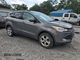 2013 Ford Escape SE z VIN 1FMCU9GX3DUB89486, wystawiony jako Copart lot #62277105 z przebiegiem 108 360 mil mil oraz Czysty tytuł • Clean title. Historia ofert i sprzedaży dostępna na DreamBid. Obrazek 4.