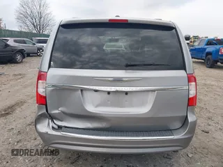 2014 Chrysler Town & Country Touring with VIN 2C4RC1BG7ER365013, listed as a IAAI auction lot 42028026 with 178,075 mi miles. Bid and sale history available at carsss.com. Image 16.