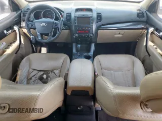 2012 Kia Sorento EX z VIN 5XYKU4A64CG271617, wystawiony jako Copart lot #64901615 z przebiegiem 127 061 mil mil oraz Czysty tytuł • Clean title. Historia ofert i sprzedaży dostępna na DreamBid. Obrazek 8.