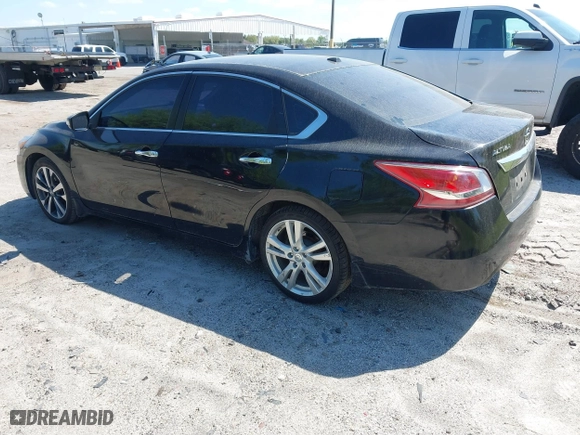 2013 Nissan Altima 3.5 SL with VIN 1N4BL3AP0DC213375, listed as a IAAI auction lot 41796421 with 196,043 mi miles. Bid and sale history available at carsss.com. Image 3.