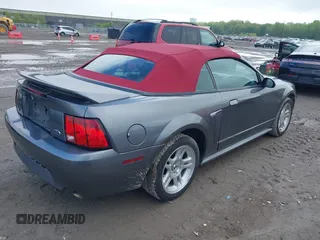 2000 Ford Mustang GT z VIN 1FAFP45X8YF247199, wystawiony jako IAAI lot #42188723 z przebiegiem 144 449 mil mil oraz . Historia ofert i sprzedaży dostępna na DreamBid. Obrazek 4.