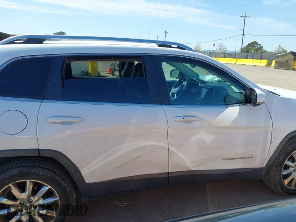 2016 Jeep Cherokee Limited with VIN 1C4PJLDB3GW221804, listed as a IAAI auction lot 41975767 with 126,883 mi miles. Bid and sale history available at carsss.com. Image 13.