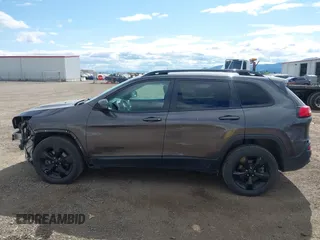 2018 Jeep Cherokee Latitude with VIN 1C4PJMCX3JD512650, listed as a IAAI auction lot 42609914 with 128,791 mi miles and . Bid and sale history available at DreamBid. Image 15.