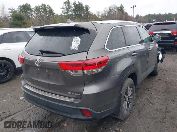 2019 Toyota Highlander SE z VIN 5TDJZRFH0KS584881, wystawiony jako IAAI lot #42016362 z przebiegiem 65 704 mil mil oraz . Historia ofert i sprzedaży dostępna na DreamBid. Obrazek 4.