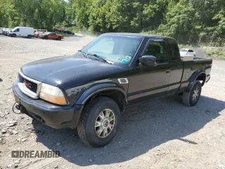 2003 GMC Sonoma SLS with VIN 1GTCT19X738236077, listed as a Copart auction lot 68765694 with 224,623 mi miles and Non Repairable. Bid and sale history available at carsss.com. Image 1.