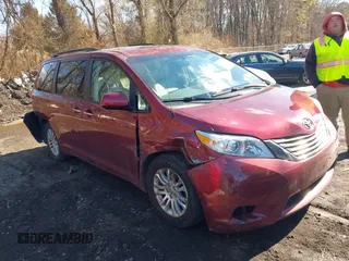 2013 Toyota Sienna XLE AAS z VIN 5TDYK3DC7DS291943, wystawiony jako IAAI lot #41582971 z przebiegiem 91 471 mil mil oraz . Historia ofert i sprzedaży dostępna na DreamBid. Obrazek 1.