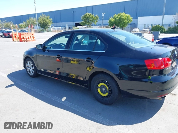 2014 Volkswagen Jetta SE with VIN 3VWD17AJ9EM372677, listed as a IAAI auction lot 42406449 with 266,331 mi miles and . Bid and sale history available at DreamBid. Image 3.