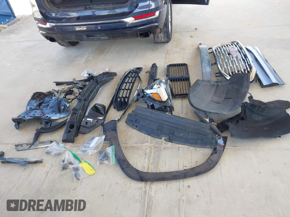 2018 GMC Terrain Denali with VIN 3GKALXEX0JL160169, listed as a IAAI auction lot 42642144 with 71,172 mi miles and . Bid and sale history available at DreamBid. Image 12.