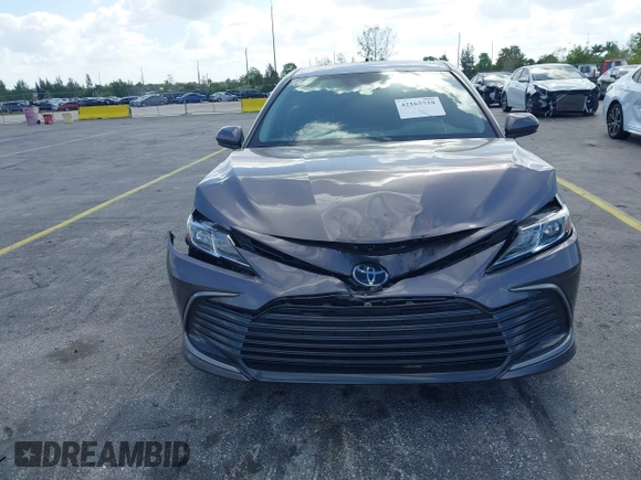 2023 Toyota Camry LE z VIN 4T1C11AK2PU080805, wystawiony jako IAAI lot #42165528 z przebiegiem 28 307 mil mil oraz . Historia ofert i sprzedaży dostępna na DreamBid. Obrazek 6.