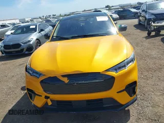 2023 Ford Mustang Mach-E GT z VIN 3FMTK4SE9PMA37249, wystawiony jako IAAI lot #41895122 z przebiegiem 25 614 mil mil oraz . Historia ofert i sprzedaży dostępna na DreamBid. Obrazek 12.