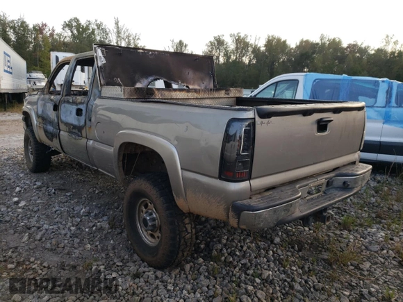 2003 Chevrolet Silverado 1500HD LS z VIN 1GCGK13UX3F142788, wystawiony jako Copart lot #74943634 z przebiegiem Nie podano mil oraz Szkoda całkowita • Salvage title. Historia ofert i sprzedaży dostępna na DreamBid. Obrazek 2.