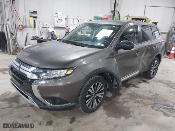 2019 Mitsubishi Outlander ES with VIN JA4AZ3A34KZ020667, listed as a IAAI auction lot 41828628 with 99,667 mi miles. Bid and sale history available at carsss.com. Image 17.