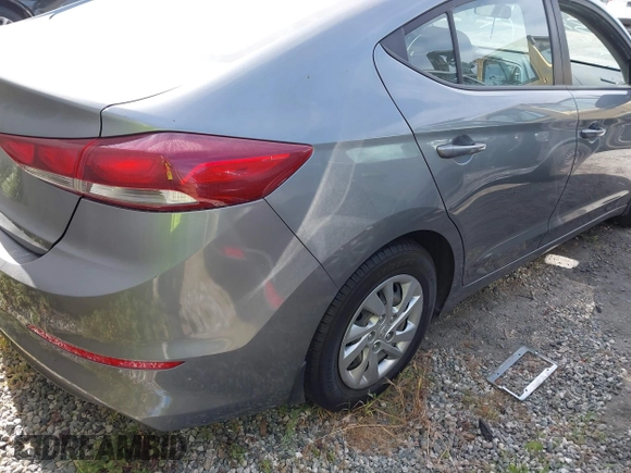 2018 Hyundai Elantra SE z VIN KMHD74LF9JU611364, wystawiony jako IAAI lot #42034415 z przebiegiem 81 450 mil mil oraz . Historia ofert i sprzedaży dostępna na DreamBid. Obrazek 4.