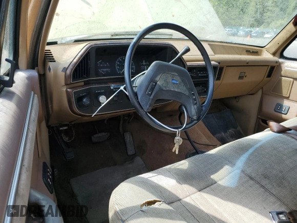 1987 Ford F-150 с VIN 1FTEF14H2HKB06296, выставлен на аукционе Copart как лот 57914035 с пробегом 40 931 миль миль и Чистый • Clean title. История ставок и продаж доступна на DreamBid. Изображение 8.