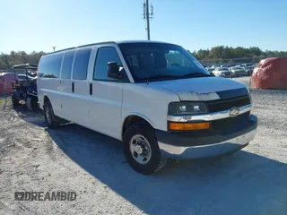 2015 Chevrolet Express Passenger LT z VIN 1GAZG1FG4F1145356, wystawiony jako IAAI lot #41768799 z przebiegiem 134 492 mil mil oraz . Historia ofert i sprzedaży dostępna na DreamBid. Obrazek 1.
