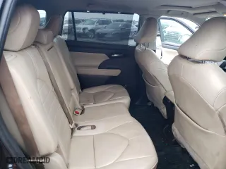 2020 Toyota Highlander XLE with VIN 5TDHZRBH0LS511869, listed as a Copart auction lot 43069265 with 107,098 mi miles and Salvage Title. Bid and sale history available at carsss.com. Image 11.